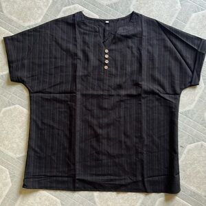 Women’s black top size XL